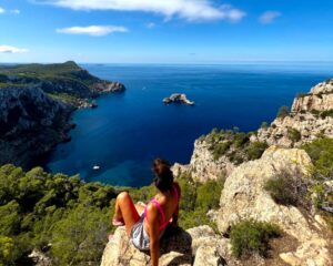 "Safe outdoor adventure in Ibiza – guided hike through the countrysidE