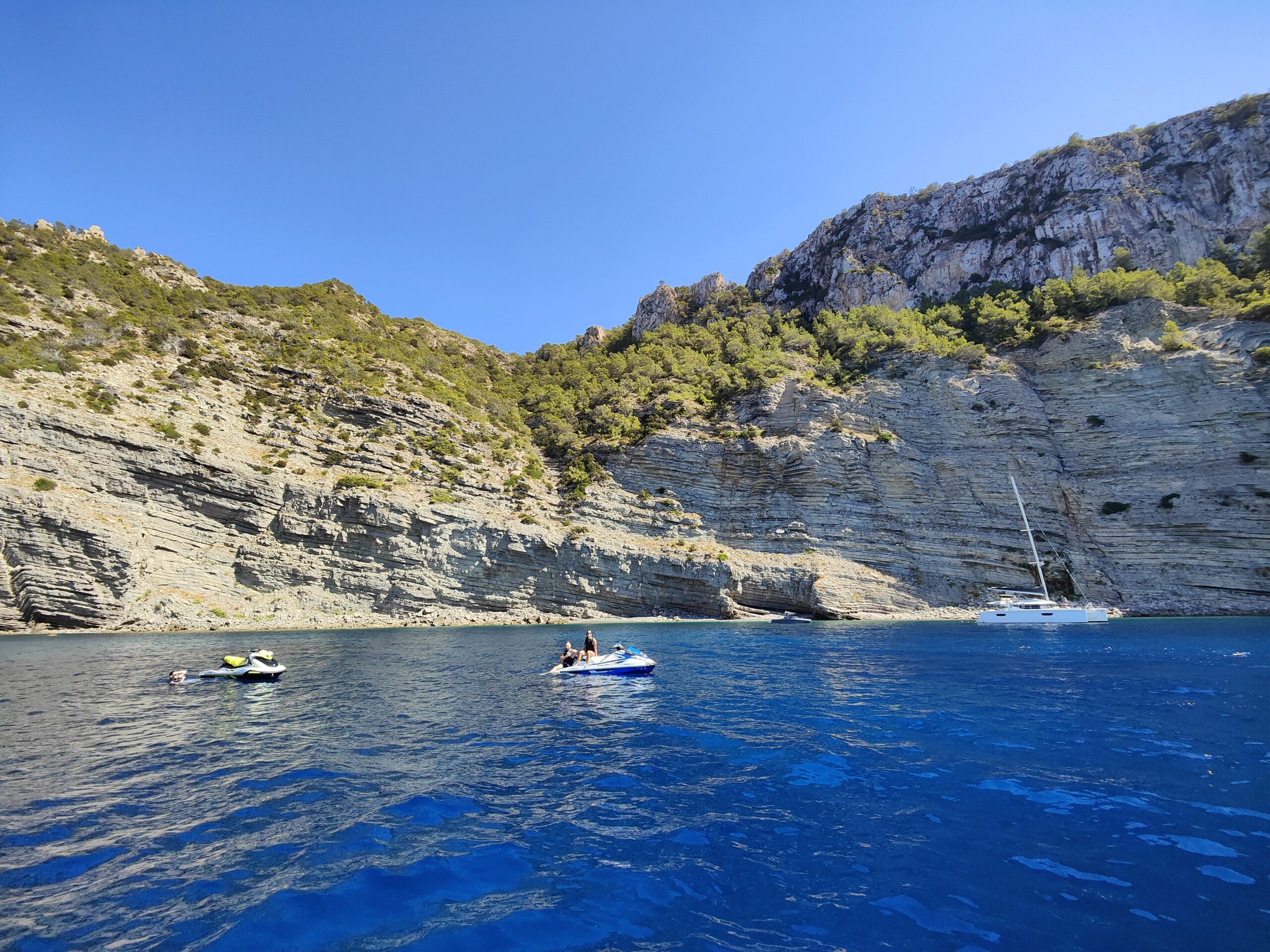 Cala dalbarca Jetski en Ibiza