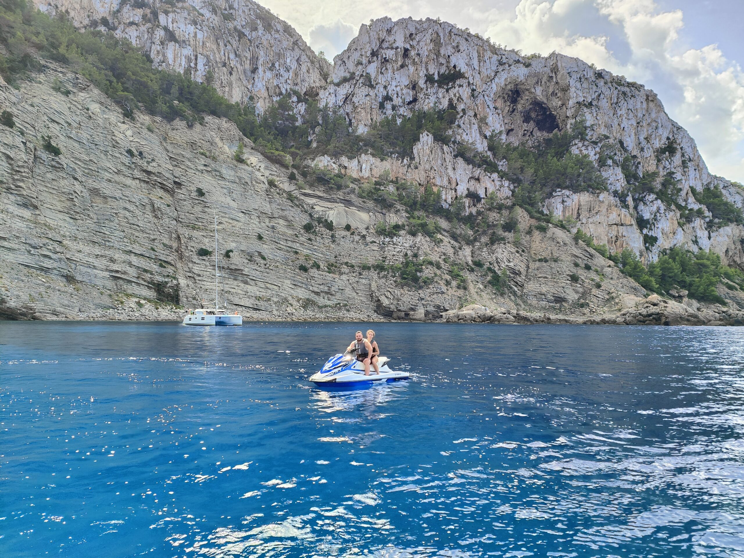 Cala dalbarca Jetski en Ibiza