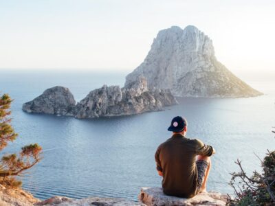 blog IZA VIBES BLOG 11 jun ibiza for solo travelers 2025